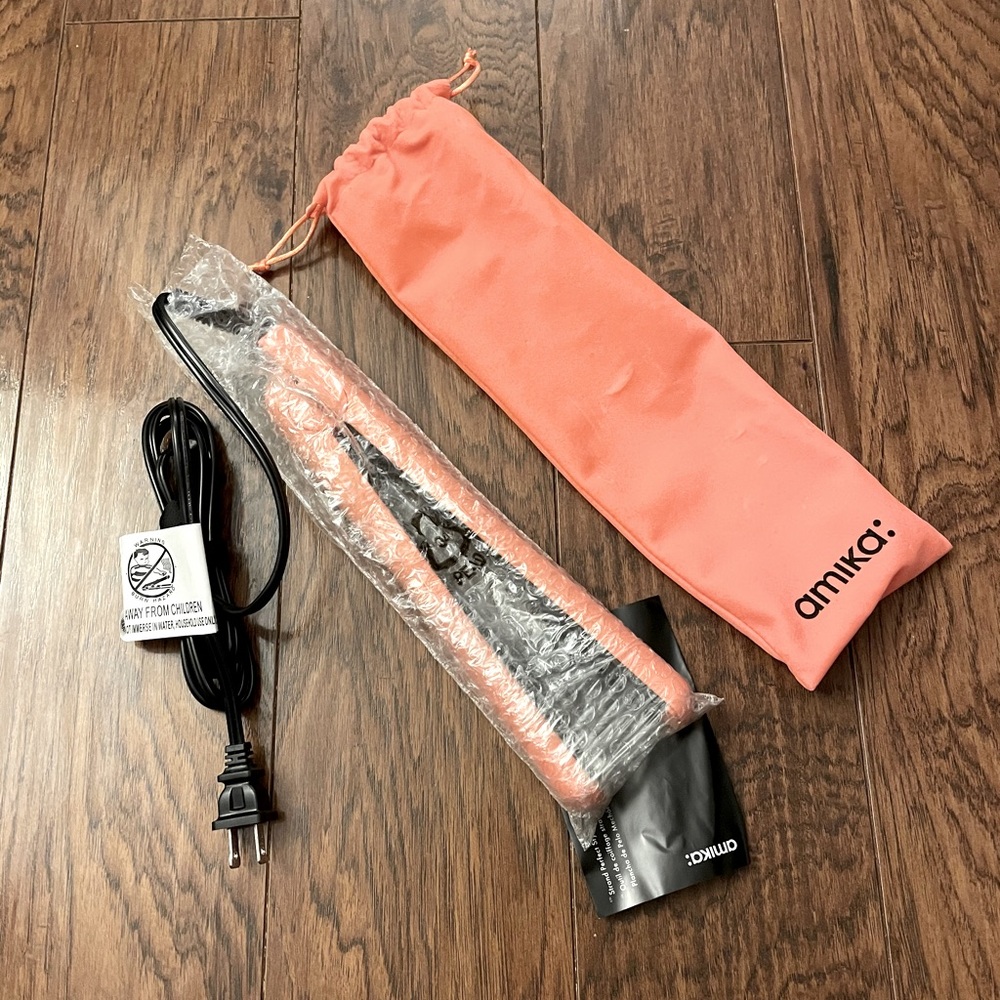 NWT Amika Pink Strand Perfect Ceramic Styler